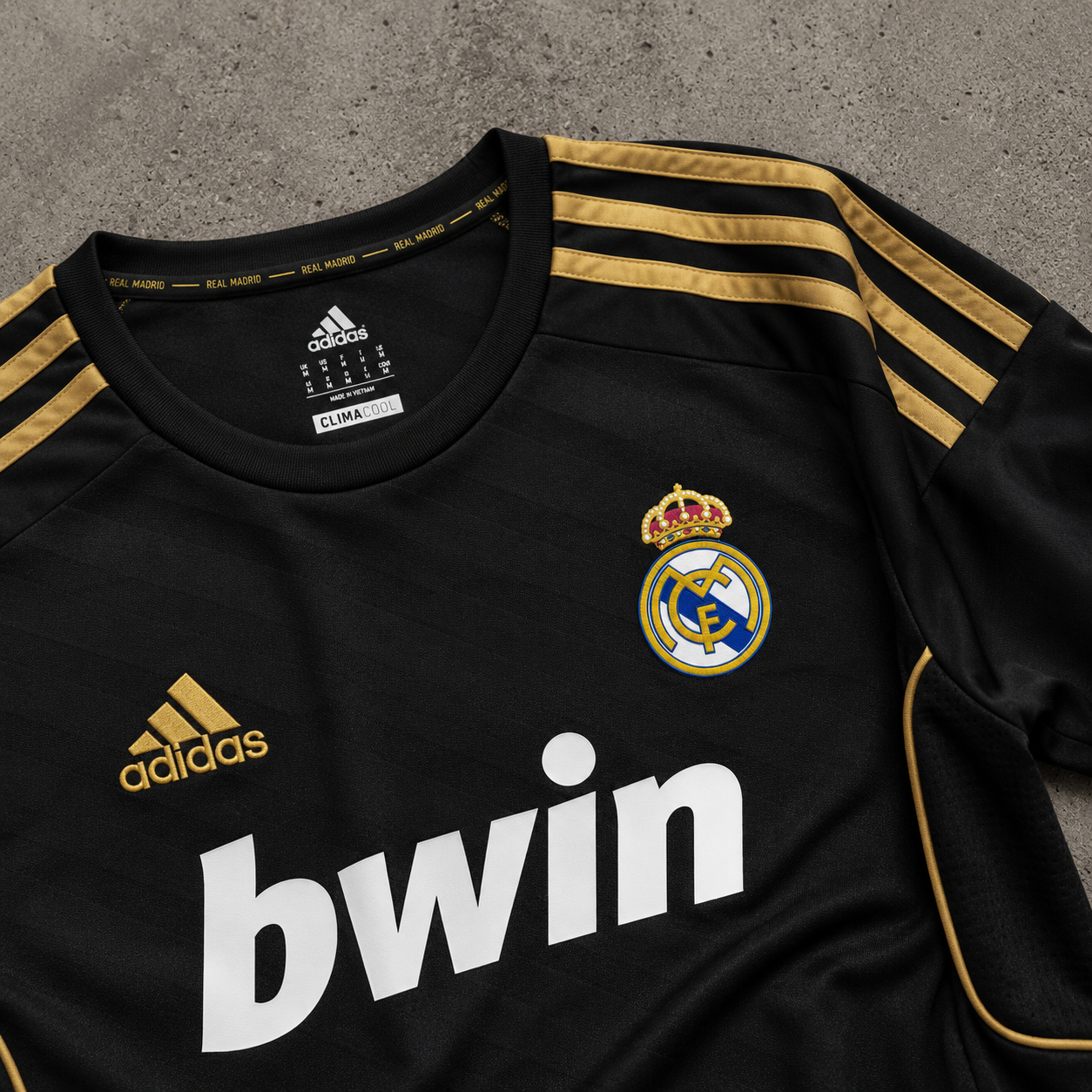 REAL MADRID 2011/12 RETRO JERSEY
