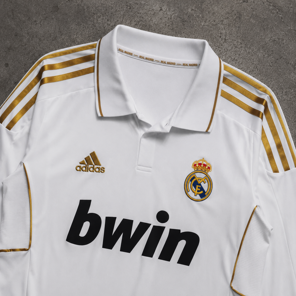 REAL MADRID 2011/12 LONGSLEEVE RETRO JERSEY
