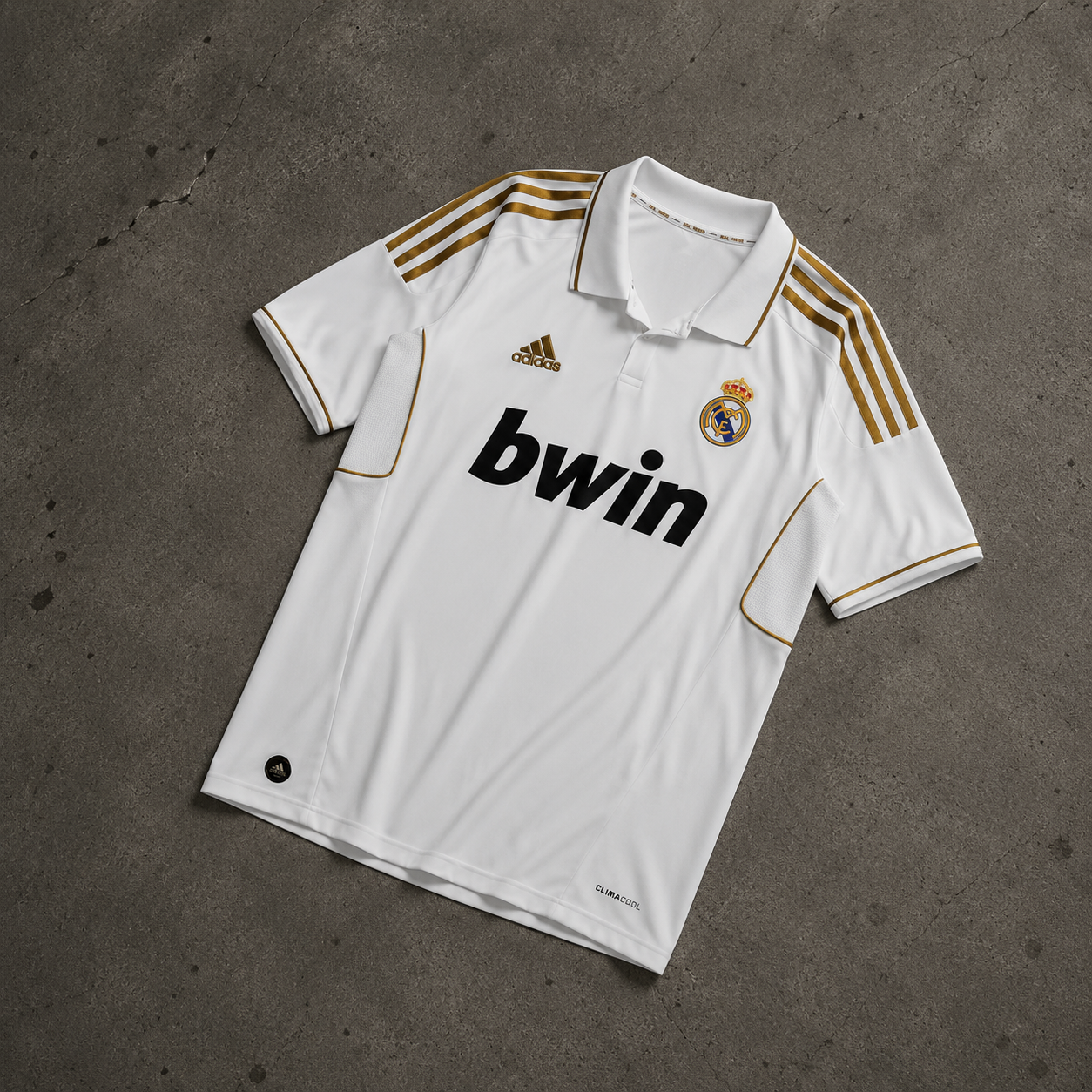 REAL MADRID 2011/12 RETRO JERSEY