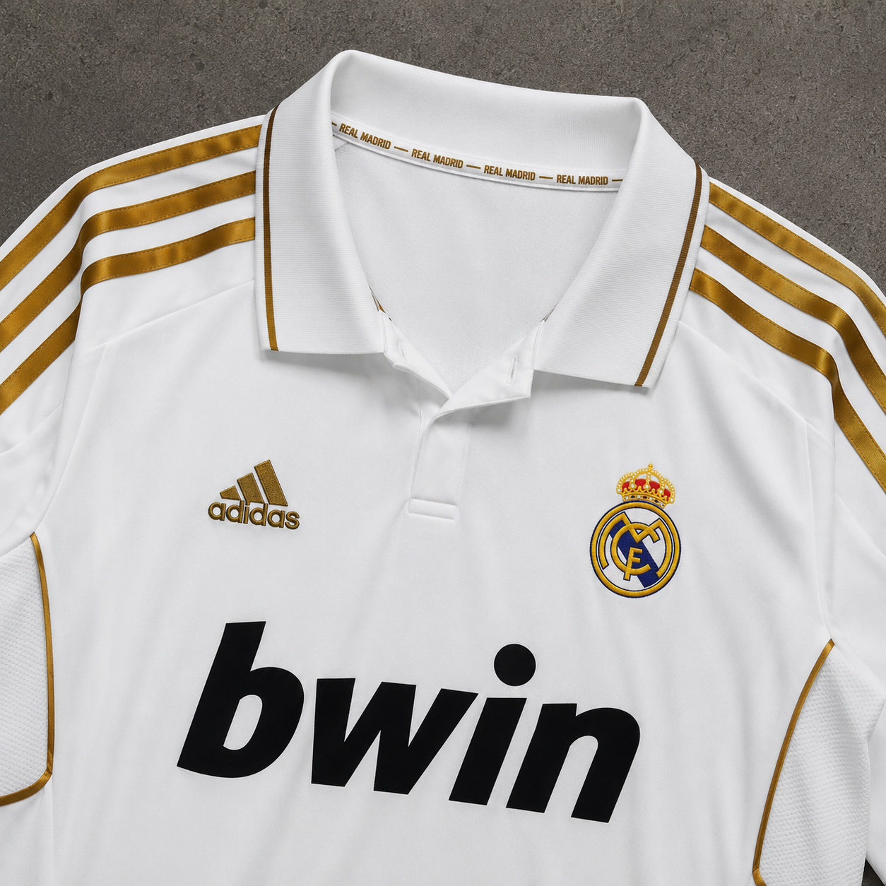 REAL MADRID 2011/12 RETRO JERSEY
