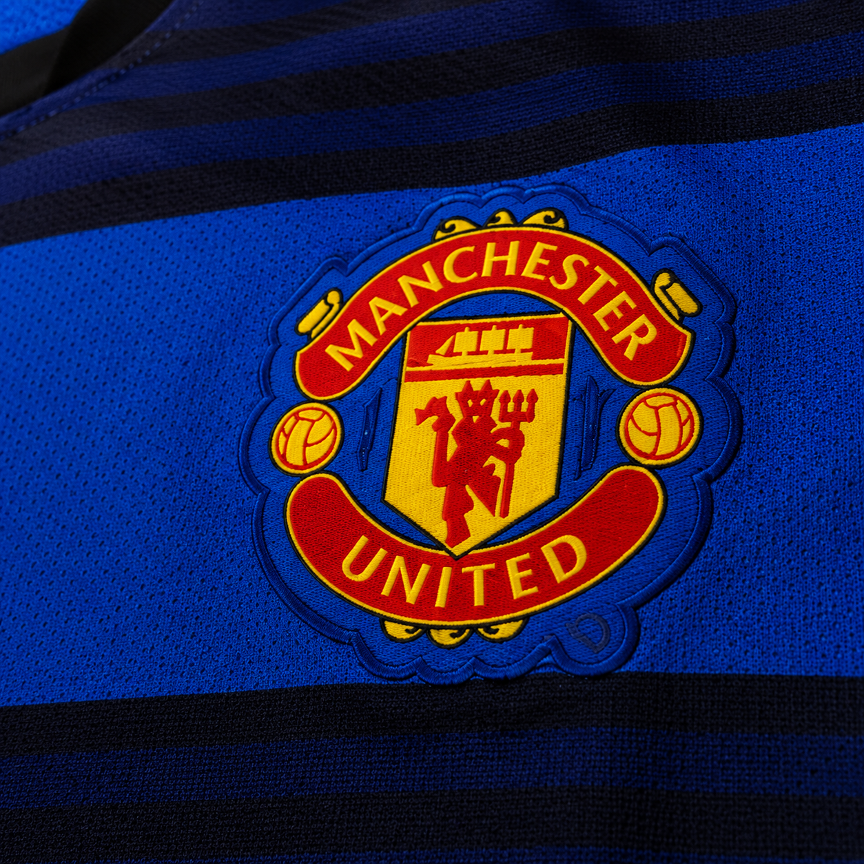 MANCHESTER UNITED 2011/12 AWAY RETRO JERSEY