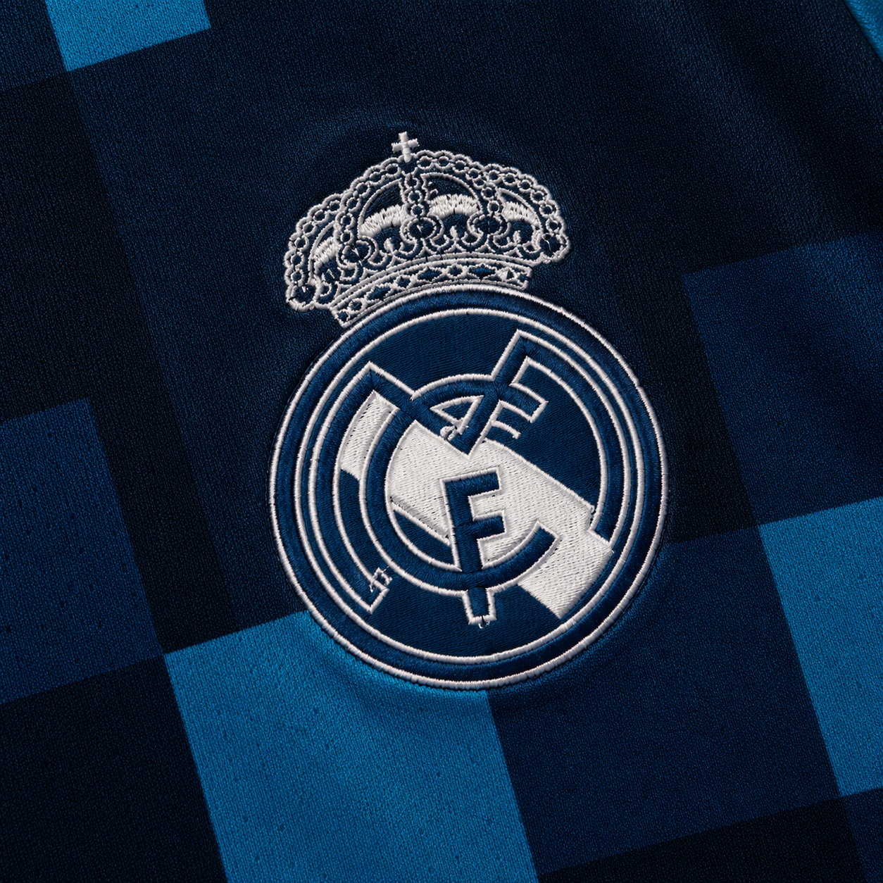 REAL MADRID 2017/18 RETRO JERSEY
