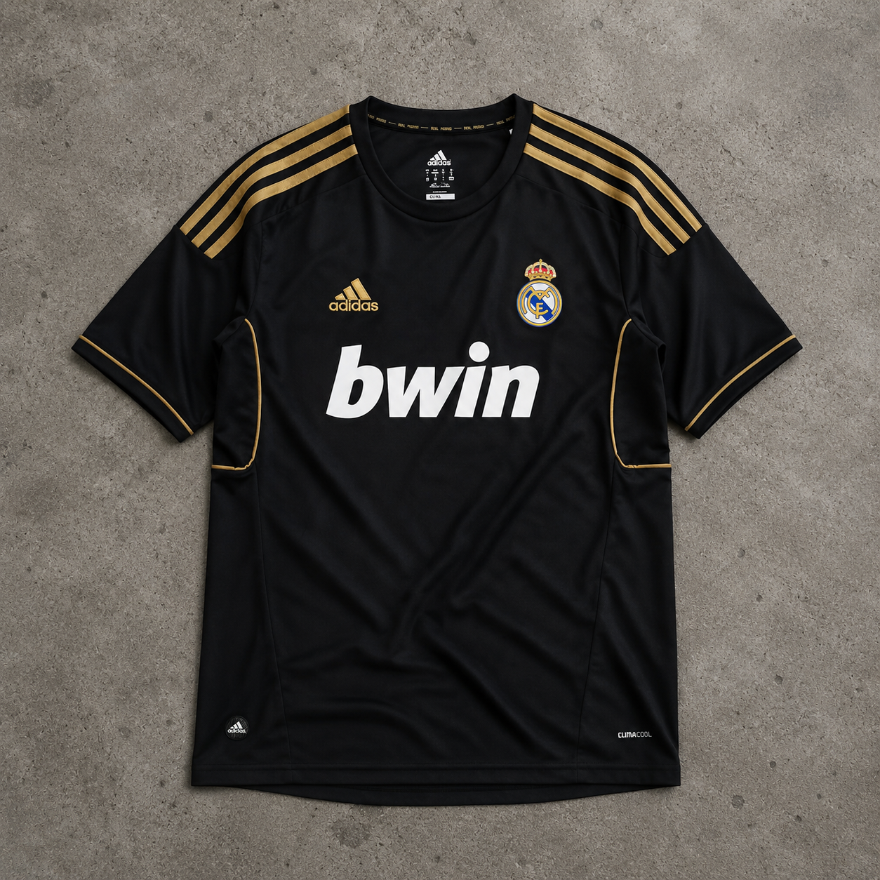 REAL MADRID 2011/12 RETRO JERSEY