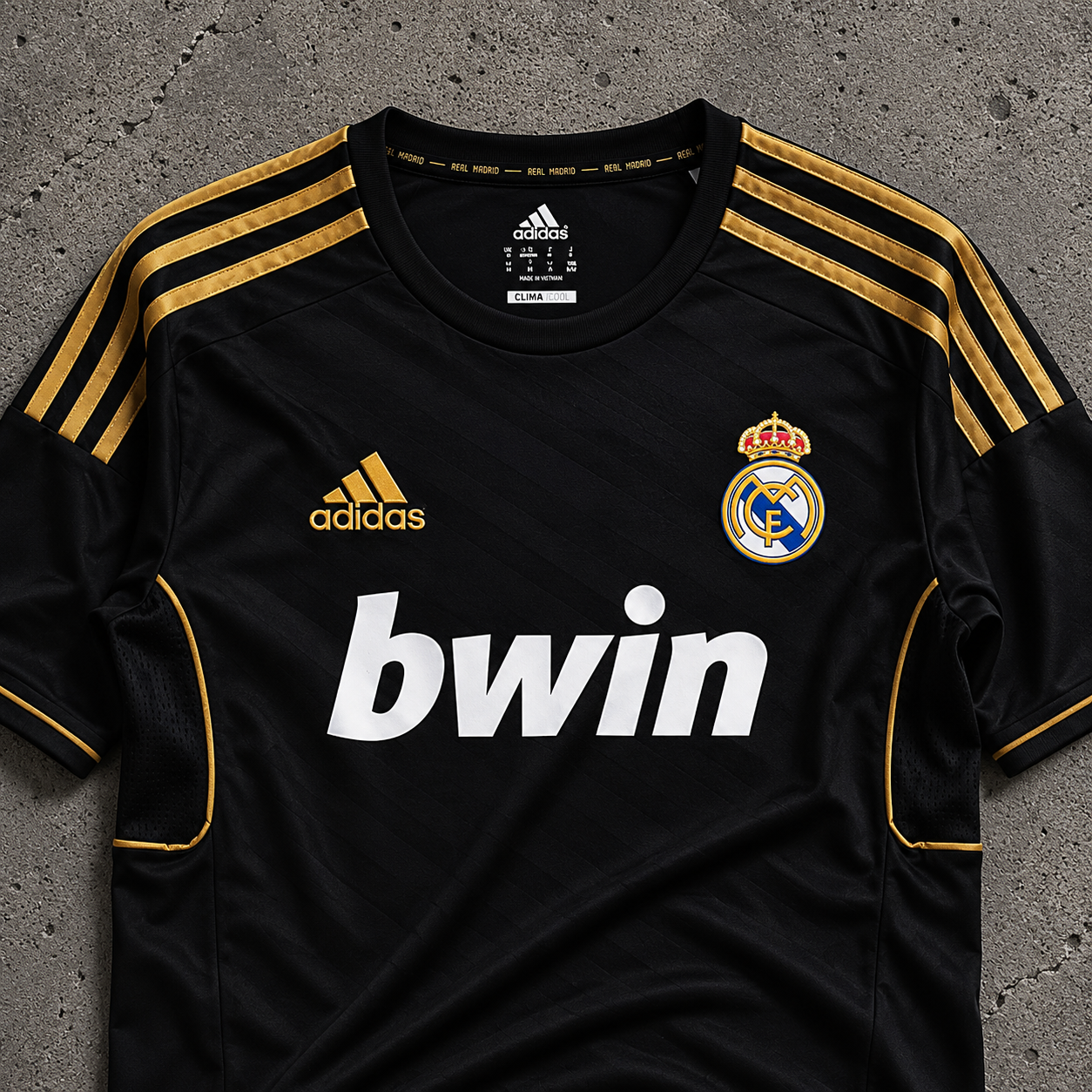 REAL MADRID 2011/12 RETRO JERSEY