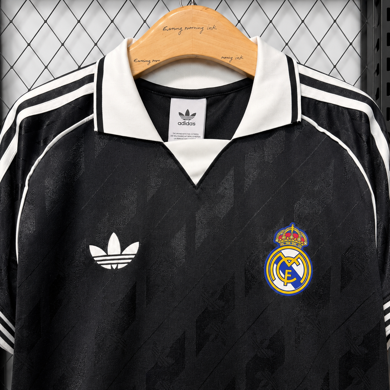 REAL MADRID HERITAGE BLACK EXCLUSIVE JERSEY