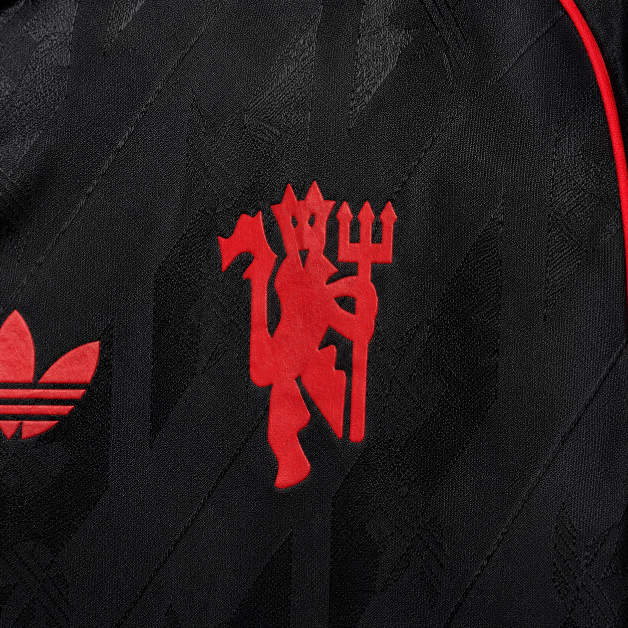 MANCHESTER UNITED HERITAGE BLACK EXCLUSIVE JERSEY