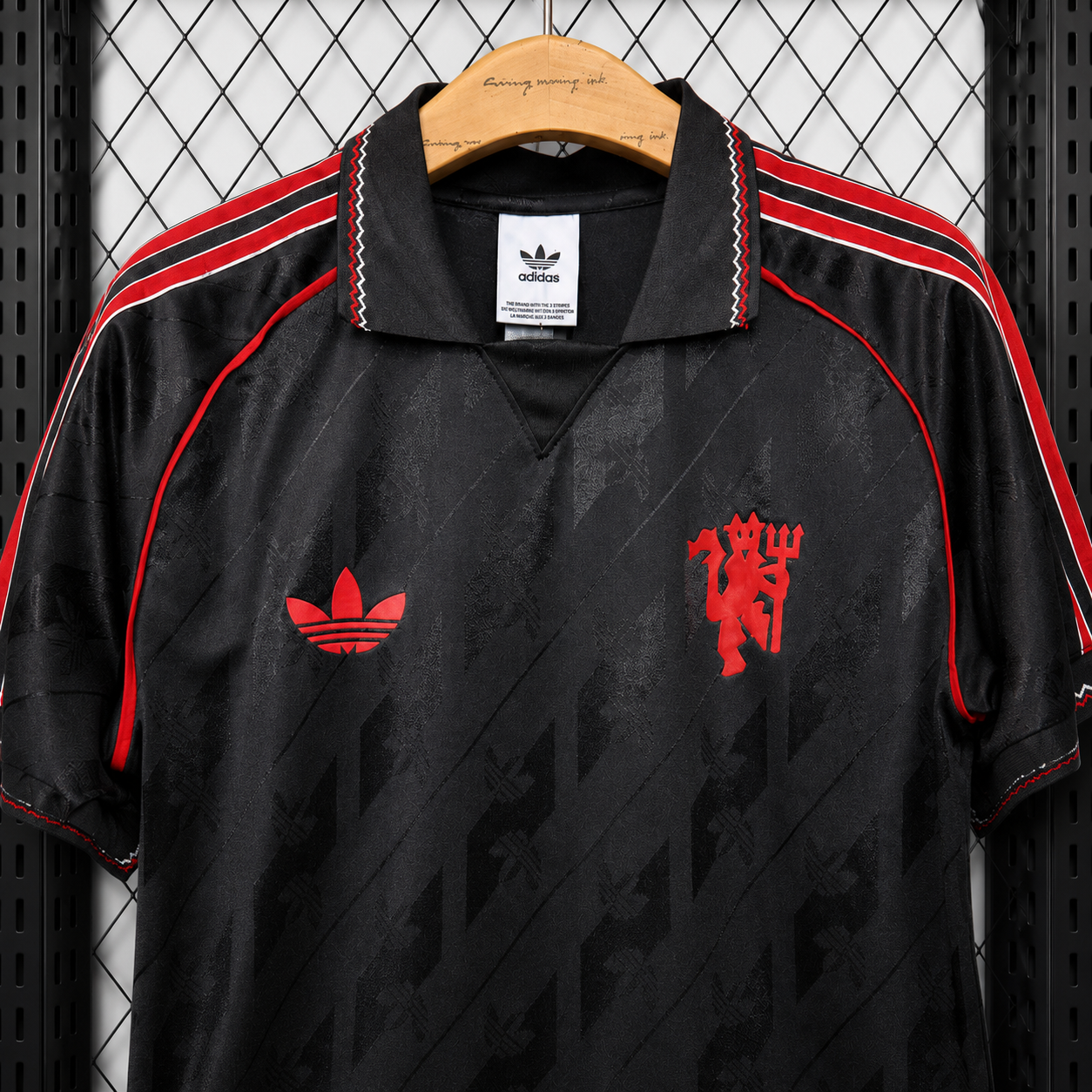 MANCHESTER UNITED HERITAGE BLACK EXCLUSIVE JERSEY
