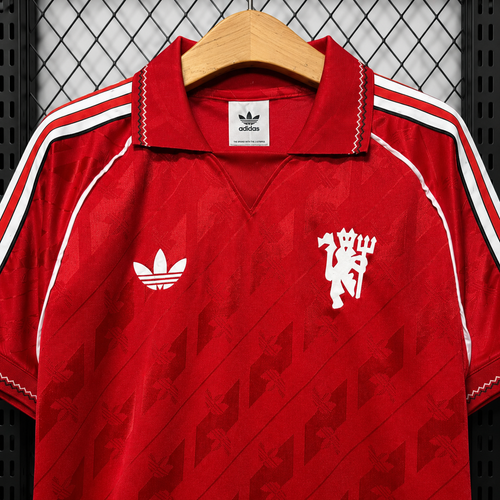 MANCHESTER UNITED HERITRAGE RED EXCLUSIVE JERSEY